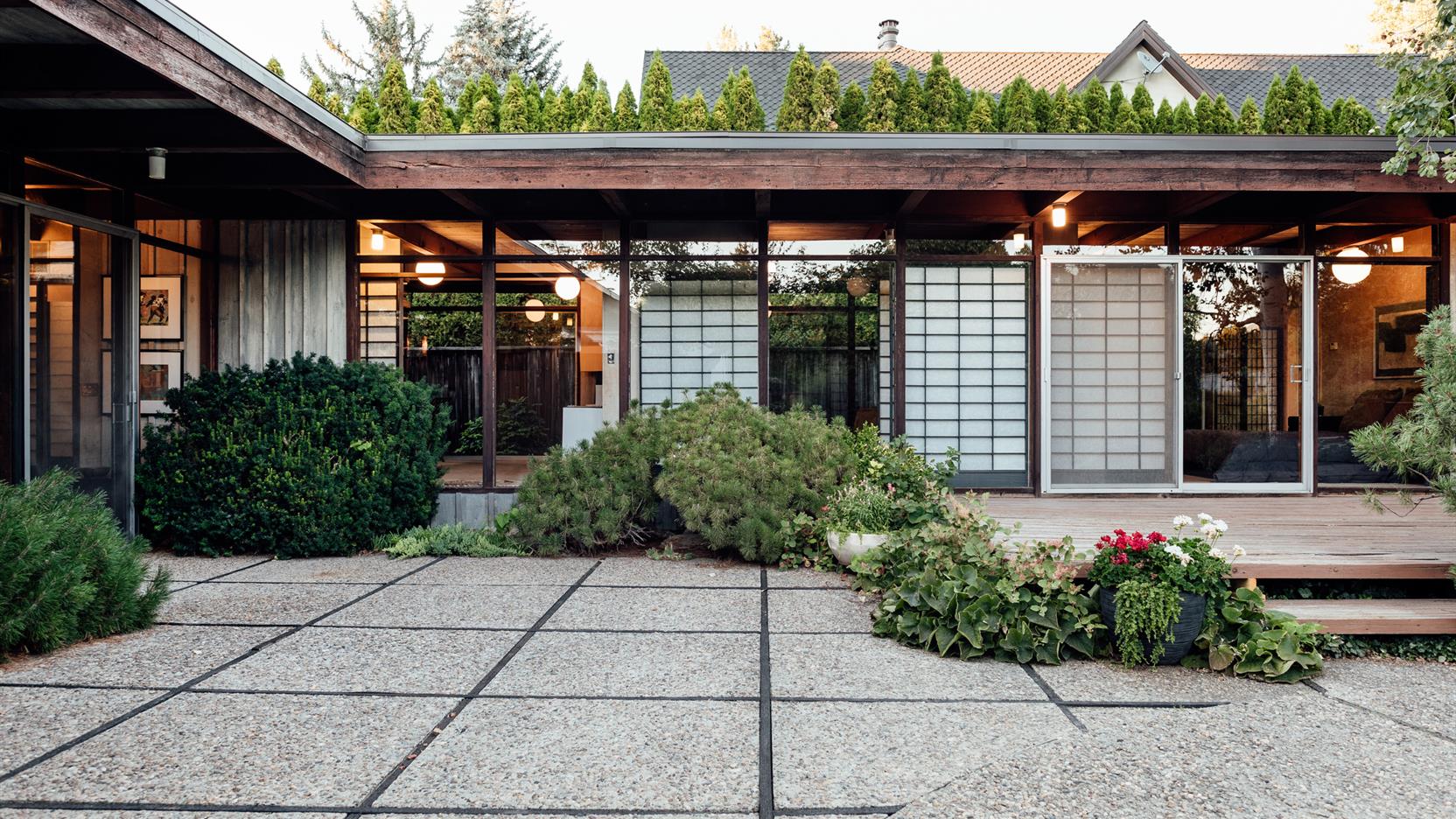 Cottonwood Lane Hand of Mod